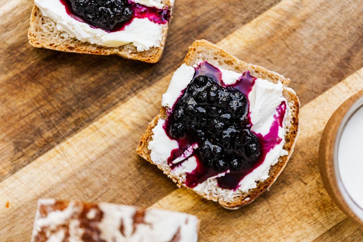 Resep Blueberry Cheese Toast yang Viral di TikTok, Manis Gurih!