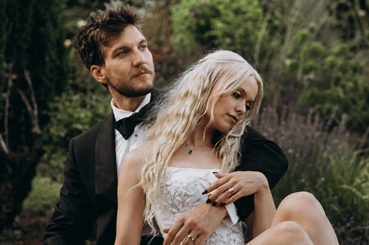 5 Fakta Pernikahan Scott Michael Foster dan Carson Fagerbakke
