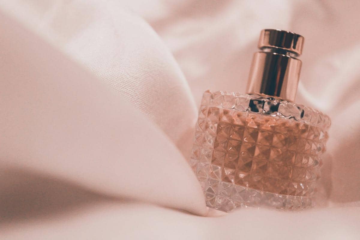 ilustrasi parfum 
