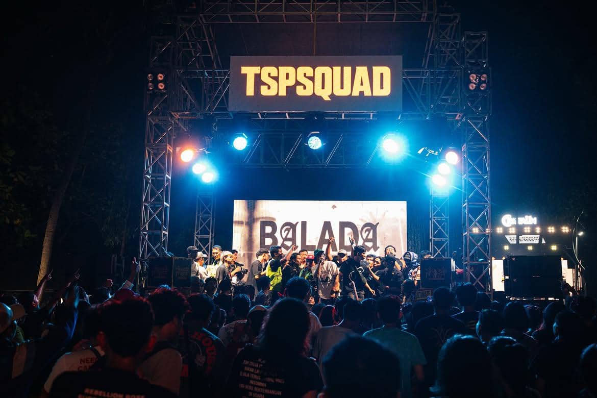 Day 2 was something else. If only you could see what we saw tonight. The crowd, the stages, the .jpg