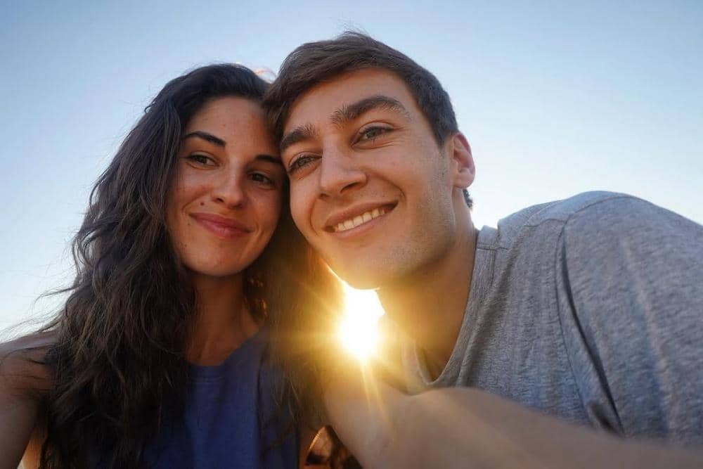 Kisah Cinta George Russell dan Carmen Mundt