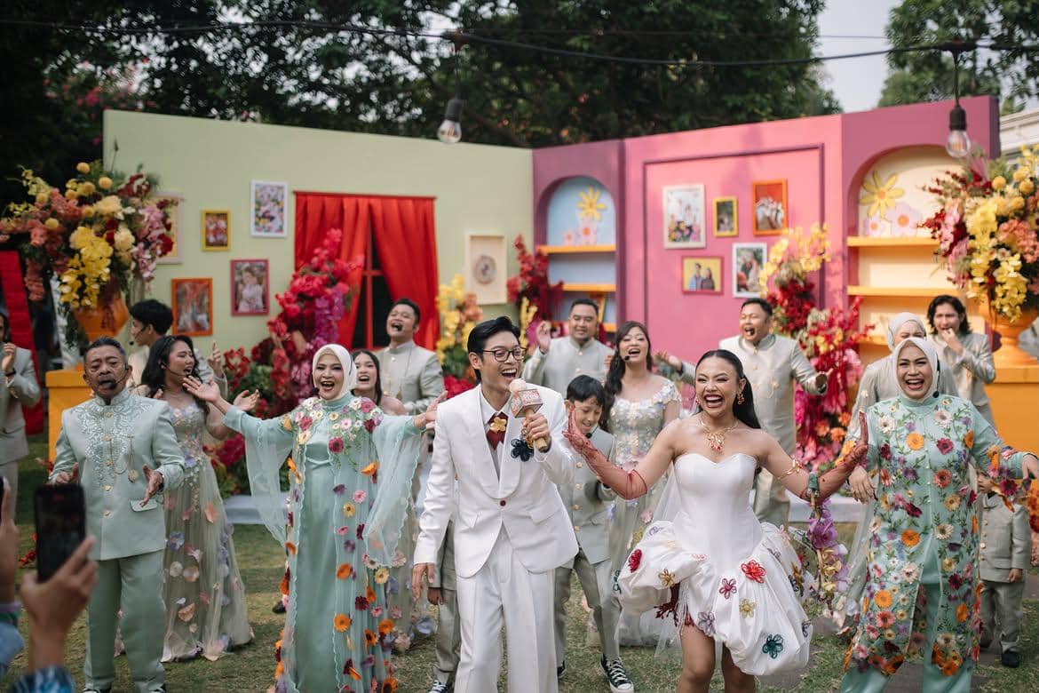 7 Inspirasi Dekorasi Pernikahan Aulion dan Pila, Whimsical nan Colorful