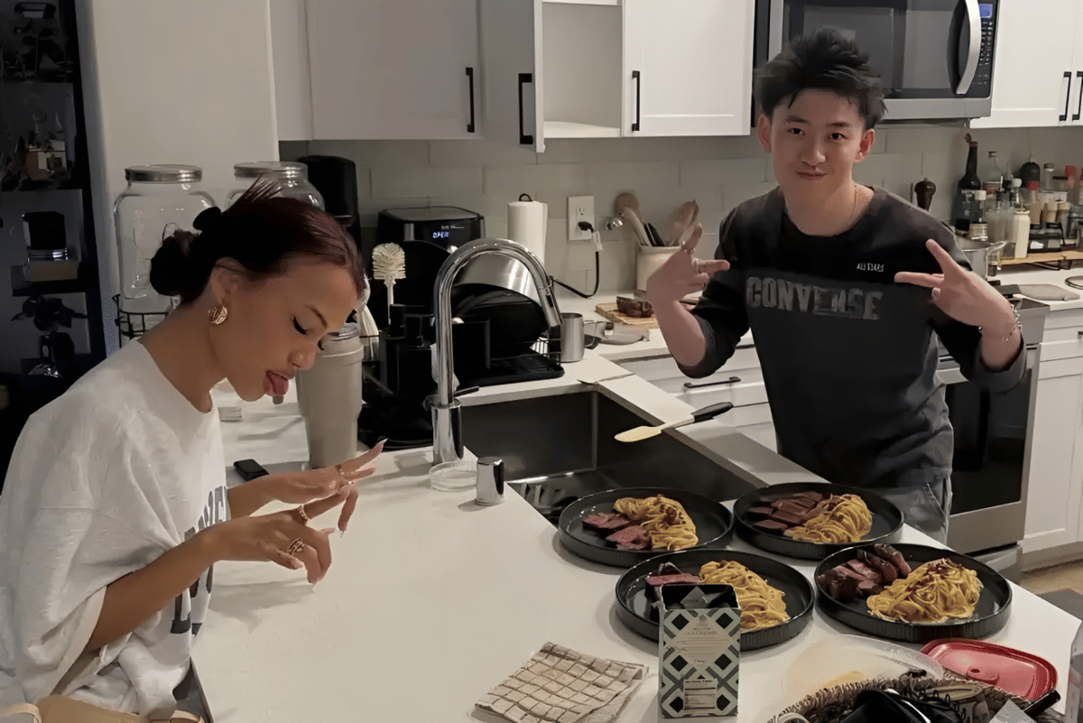 Esther 'No Na' dan Rich Brian