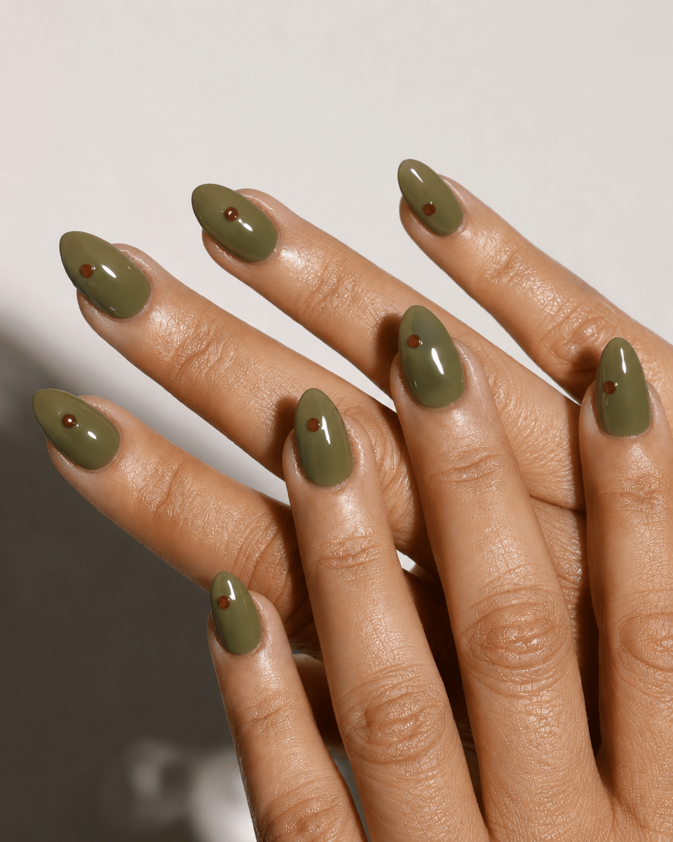 Nail art olive