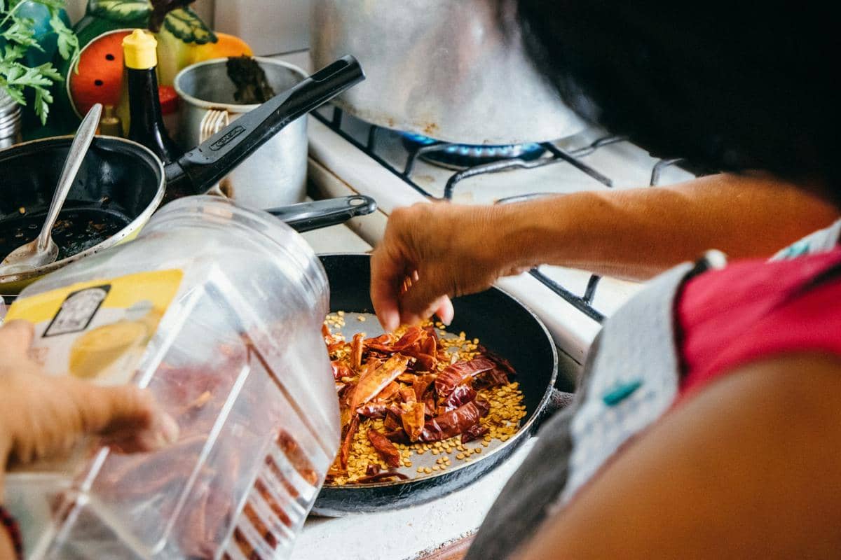 ilustrasi memasak nasi briyani
