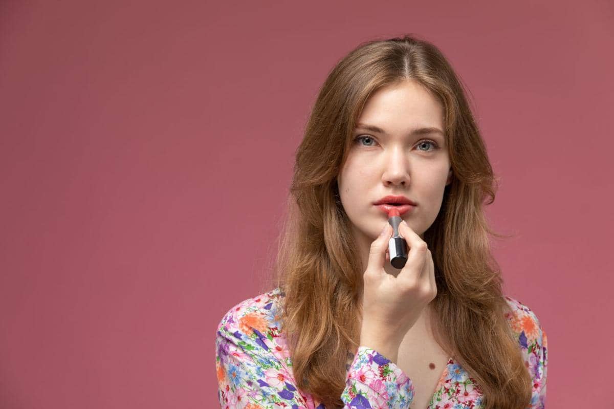tips memakai lipstik yang salah shade