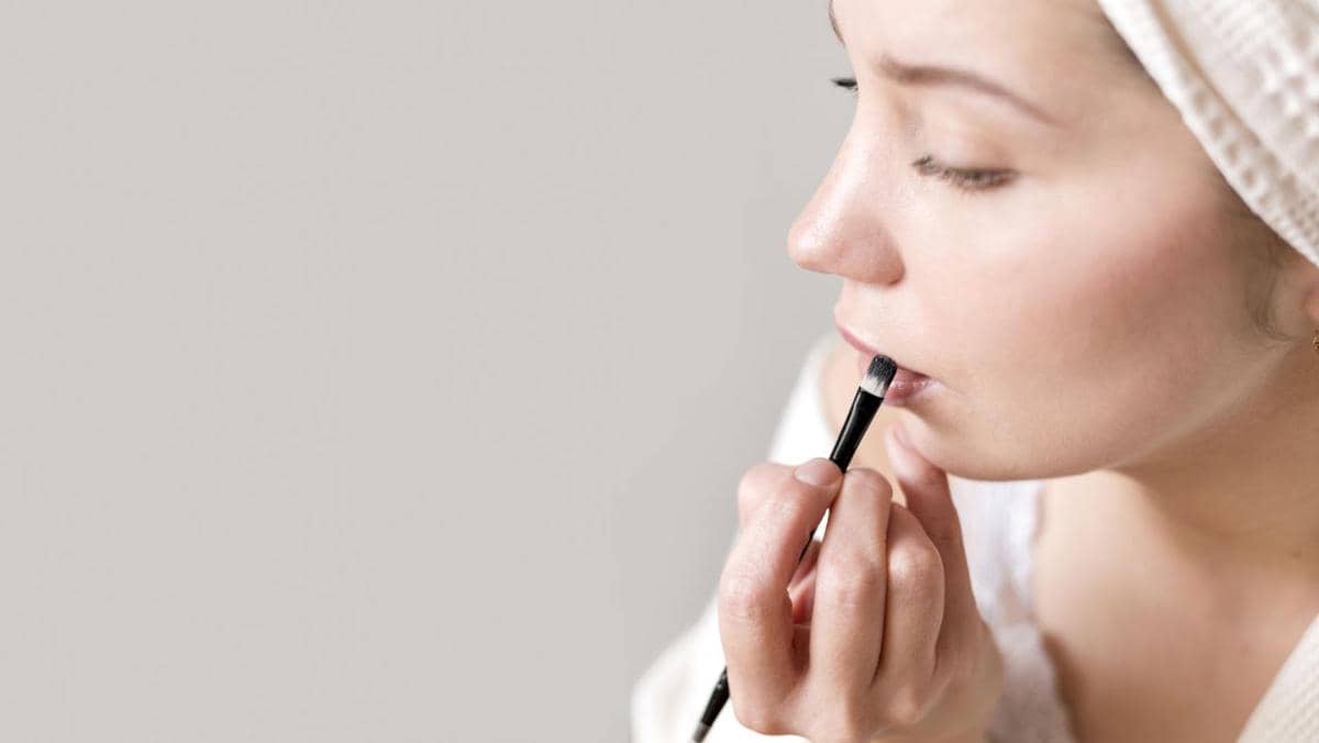 tips memakai lipstik yang salah shade
