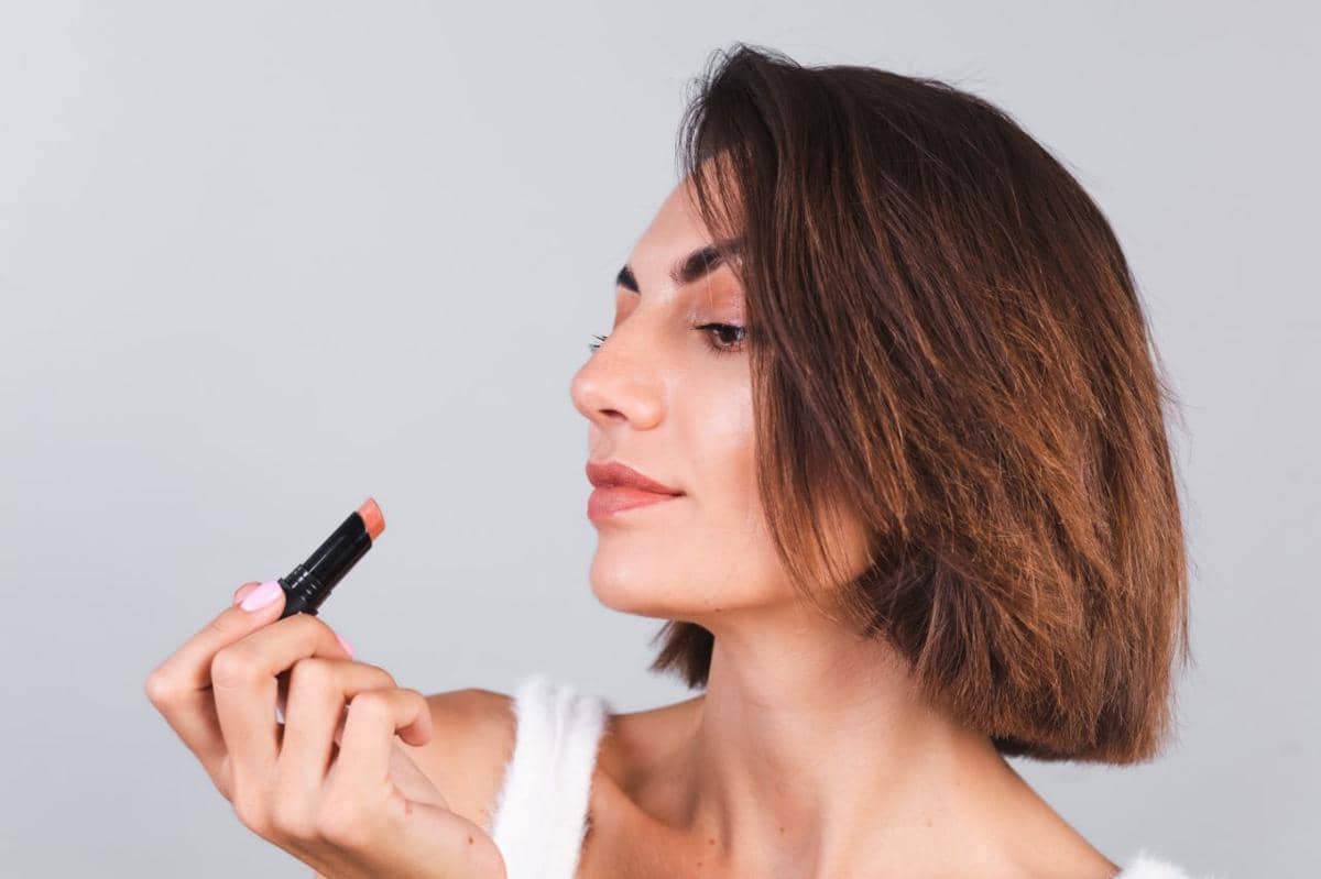 7 Tips Memakai Lipstik yang Salah Shade, Jangan Langsung Dibuang!