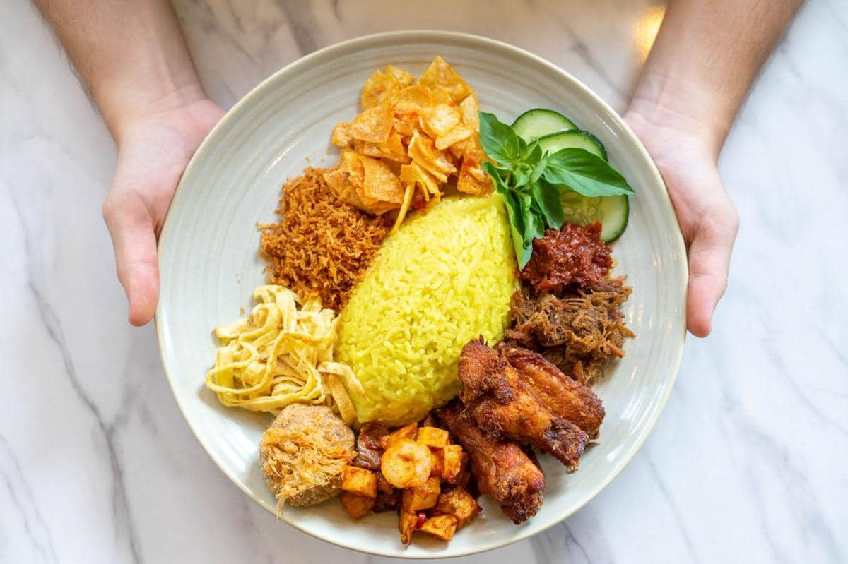 ilustrasi nasi kuning 