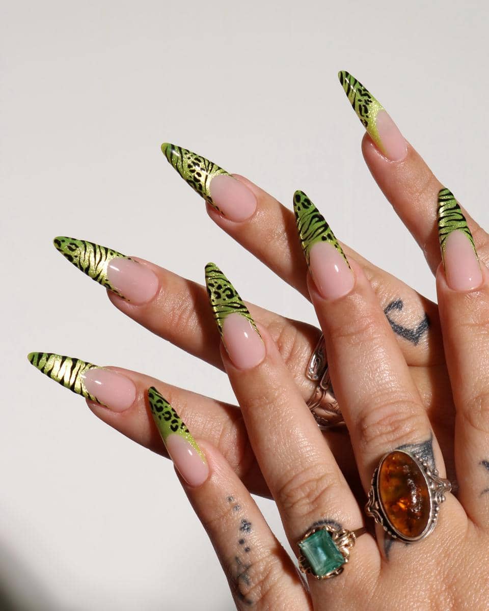 Nail art olive