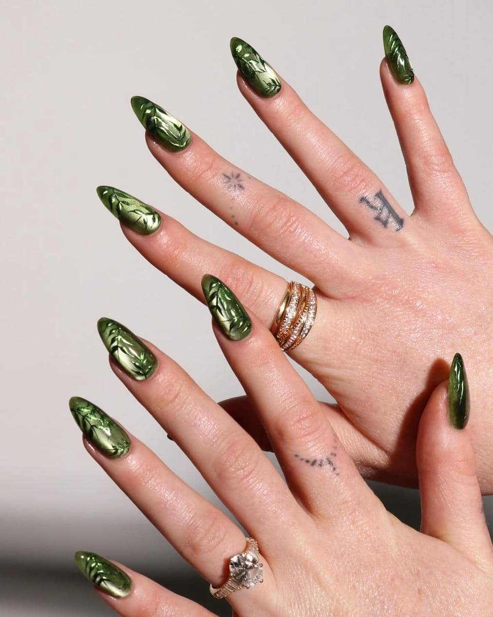 Nail art olive