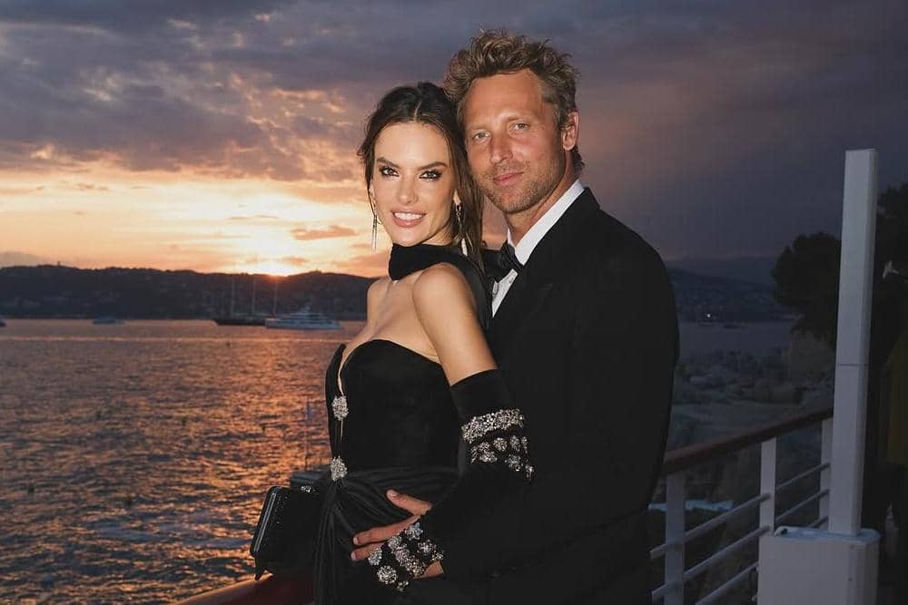 Alessandra Ambrosio Dilamar Buck Palmer