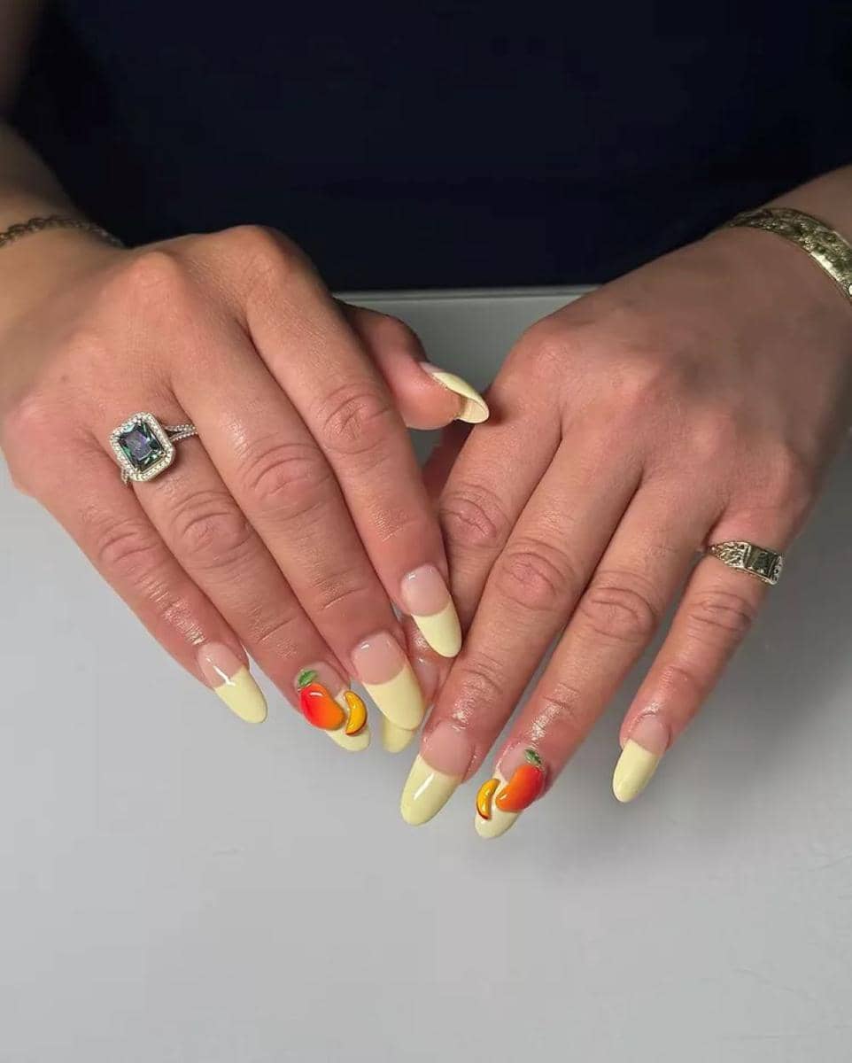 Inspirasi Nail Art Warna Butter Yellow yang Playful
