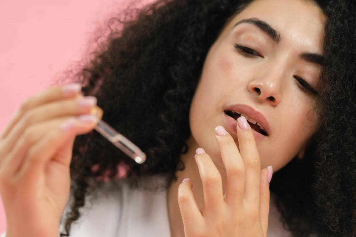 perbedaan lip balm dan lip serum