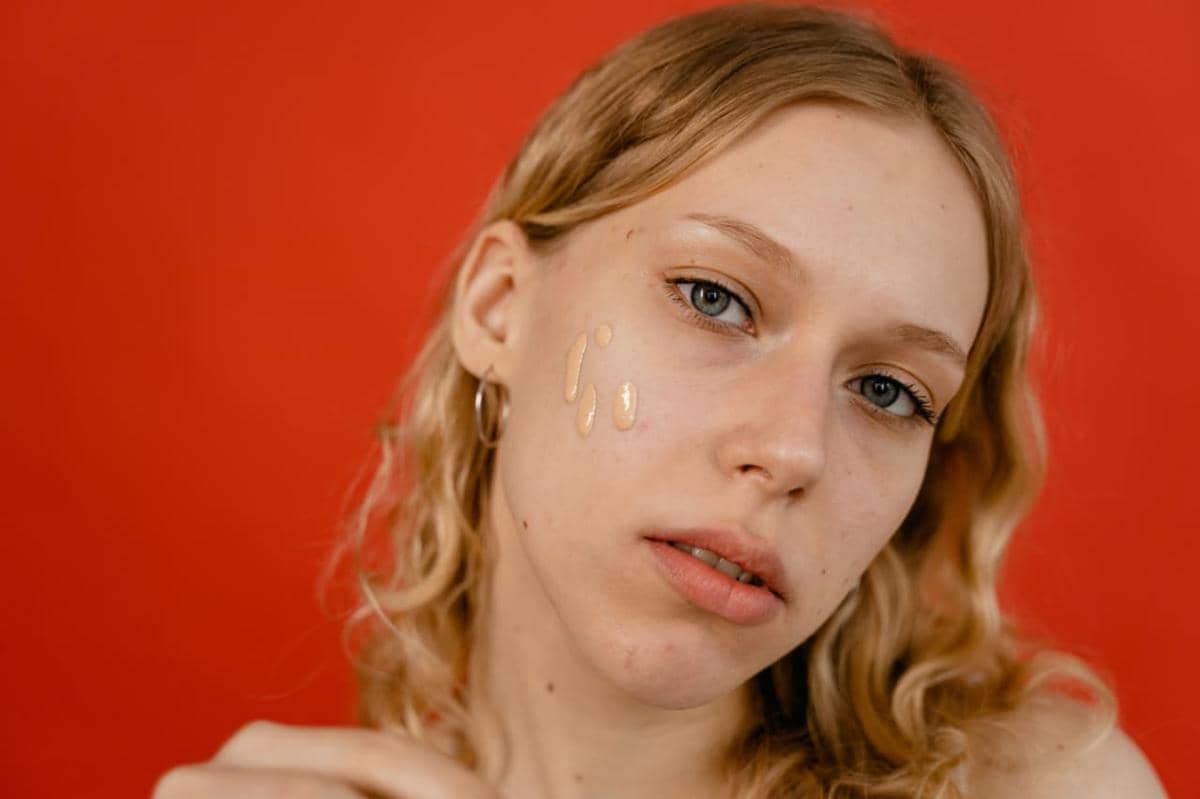 perbedaan skin tint dan tinted sunscreen