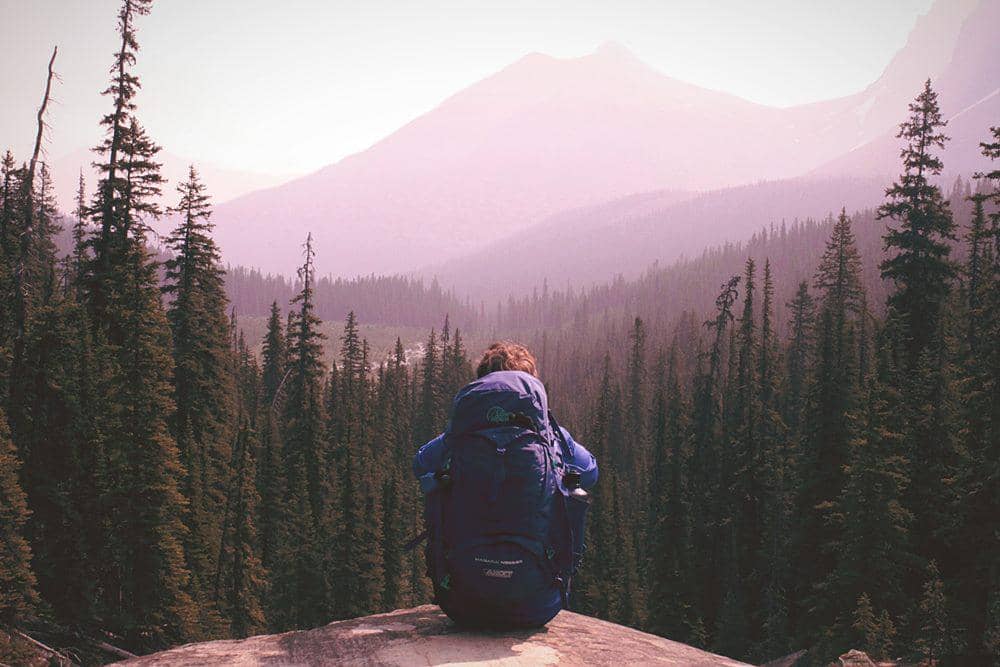 15 Perlengkapan Trekking yang Wajib Dibawa agar Pendakian Lebih Nyaman