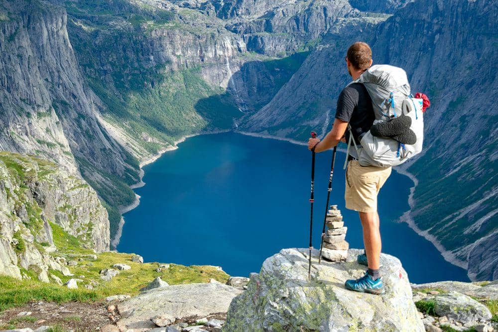 Perlengkapan Trekking yang Wajib Dibawa