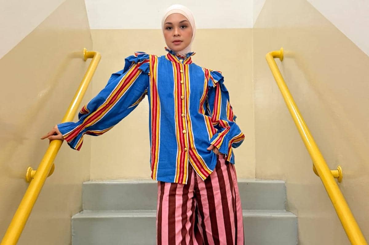 8 Ide Colorful Outfit Wanita a la Tantri Namirah, Playful dan Statement!