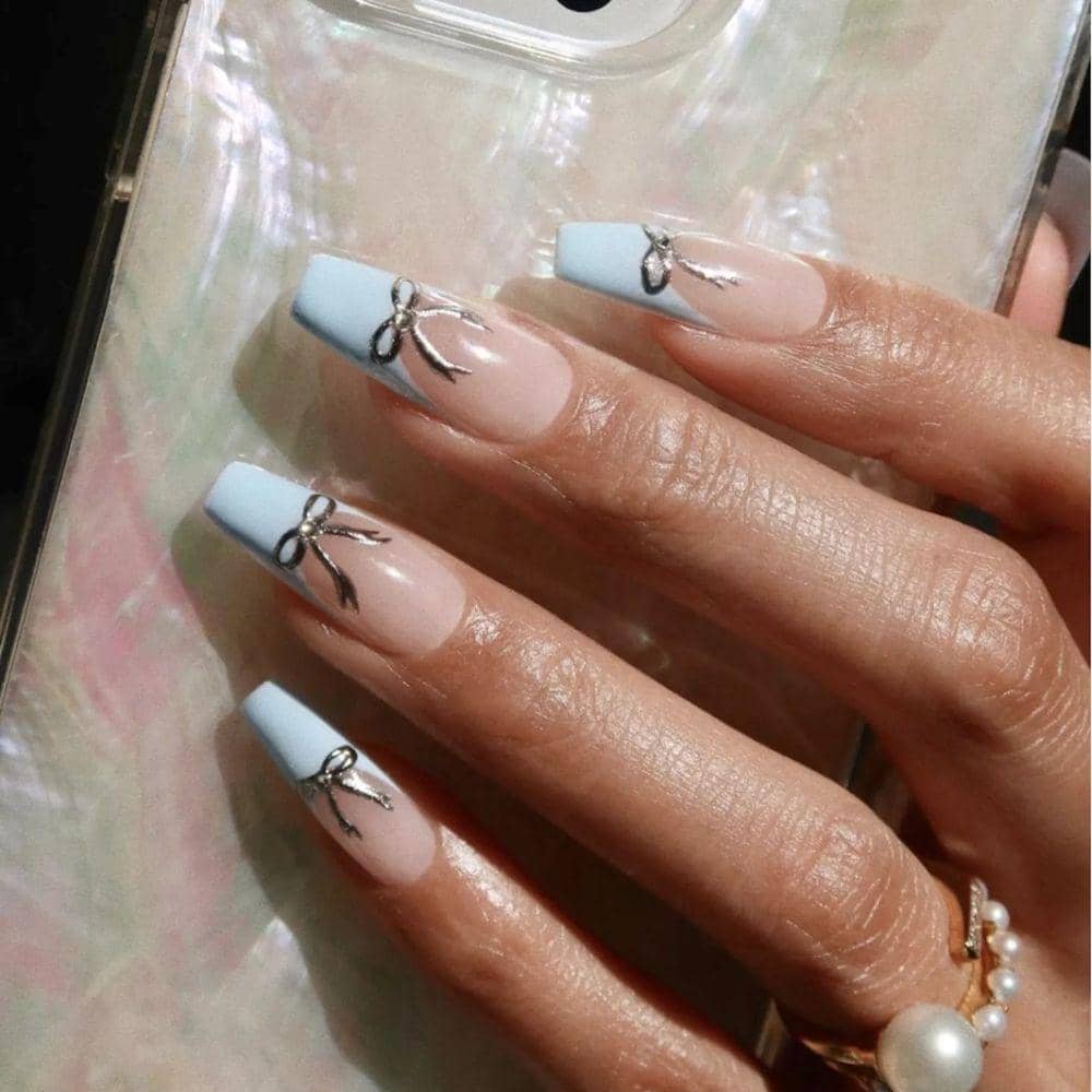 Inspirasi Nail Art Warna Baby Blue