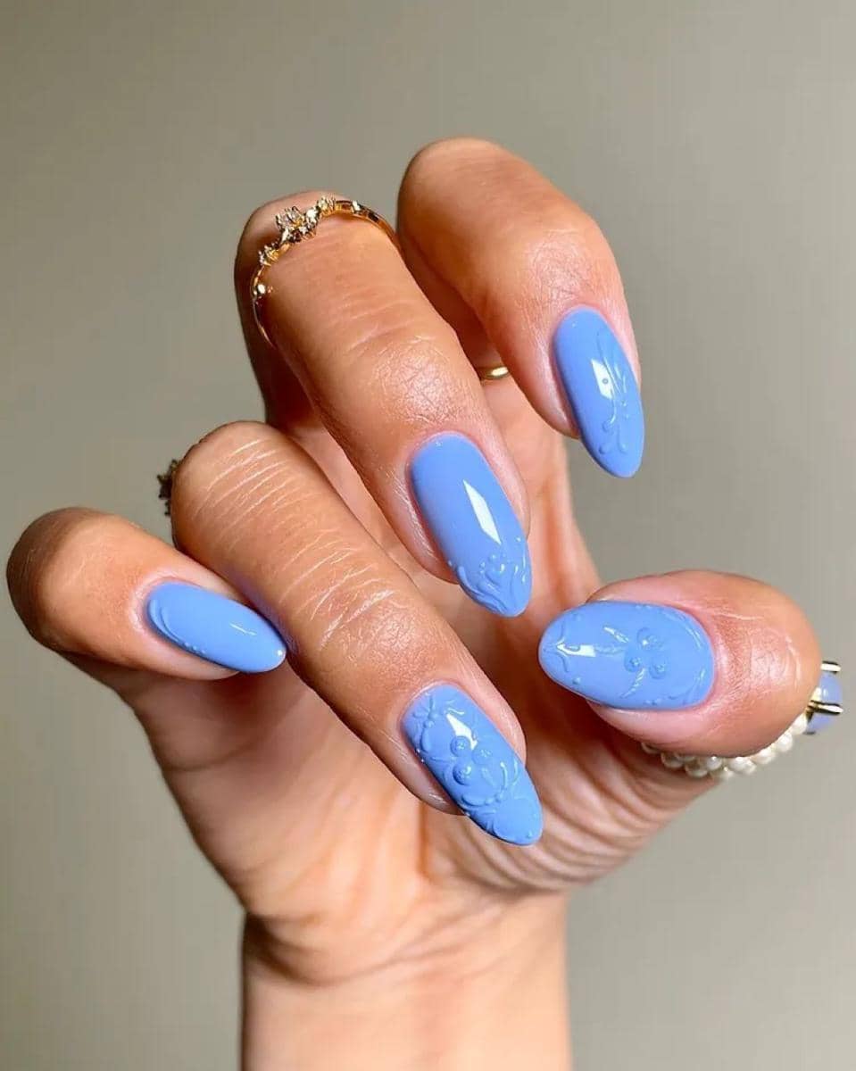 Inspirasi Nail Art Warna Baby Blue