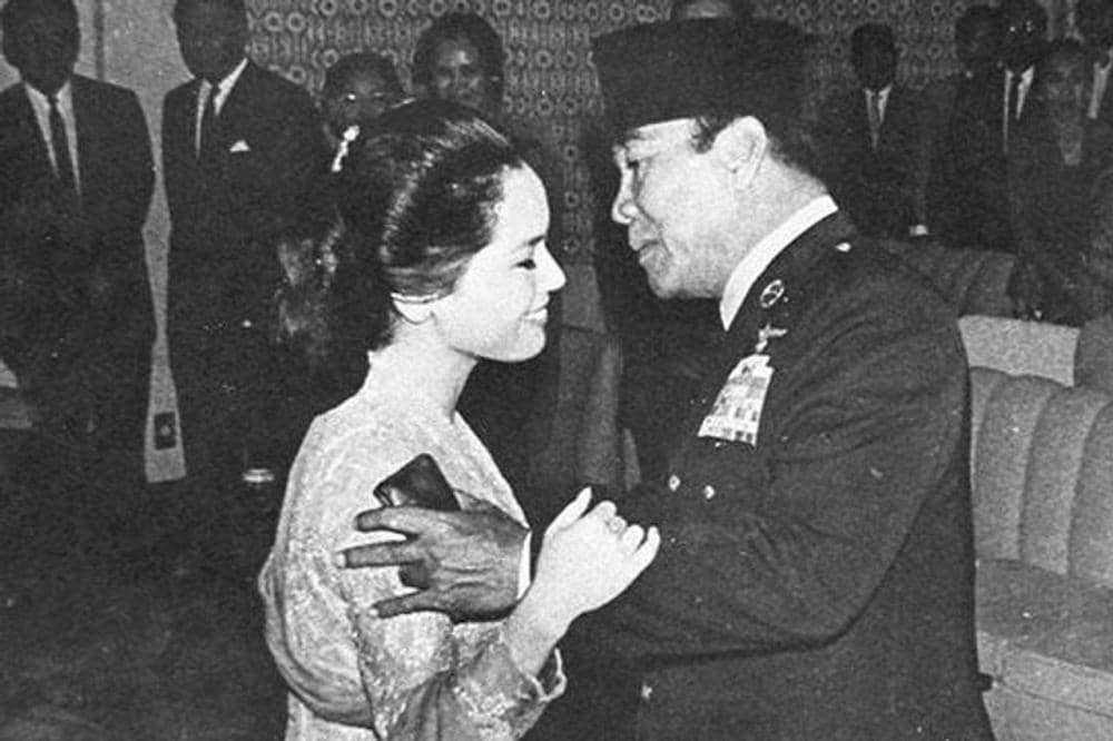 Kisah Cinta Ratna Sari Dewi dan Soekarno