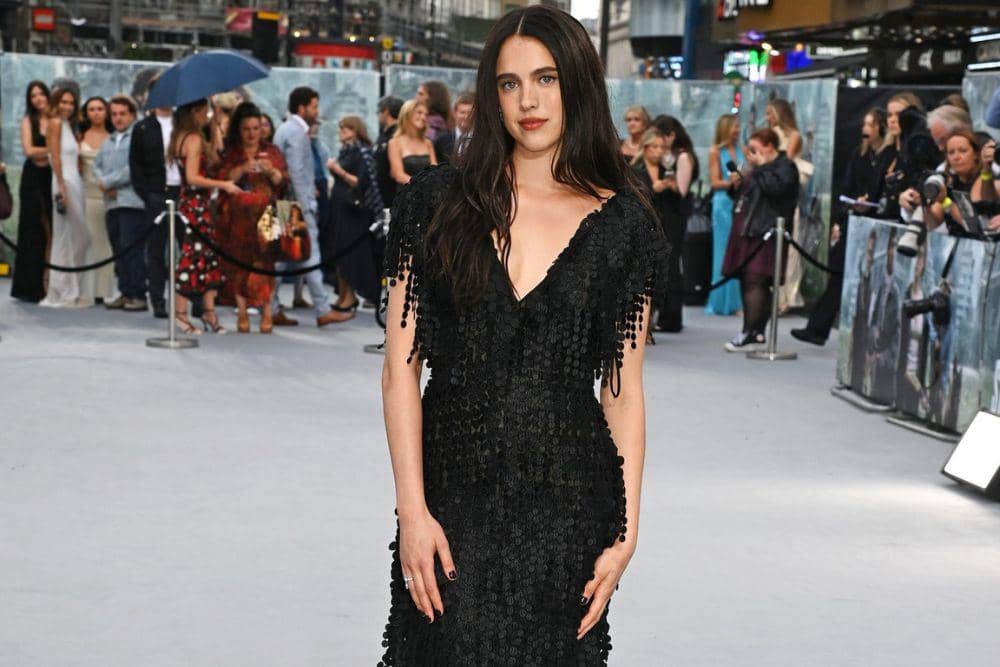 Margaret Qualley Tampil "Barefoot" di Premiere Film The Dog Stars