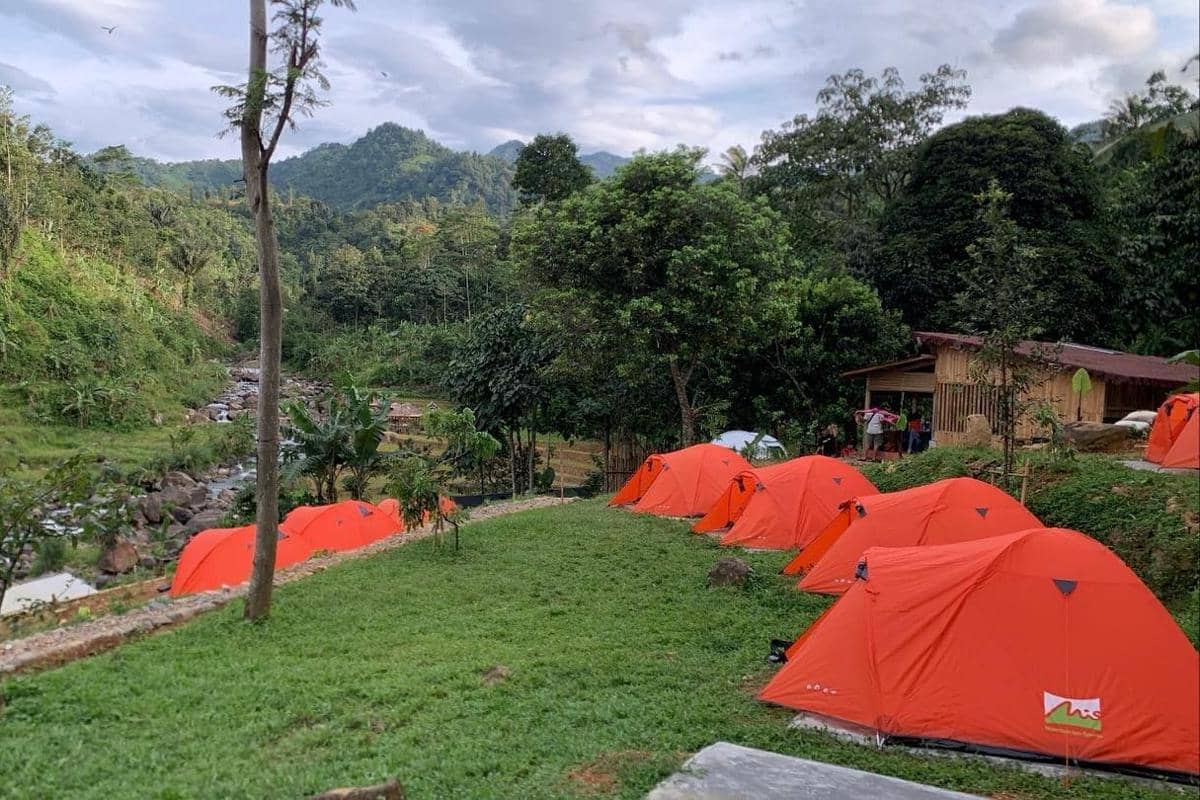 8 Rekomendasi Tempat Camping di Sentul, Tawarkan Panorama Indah