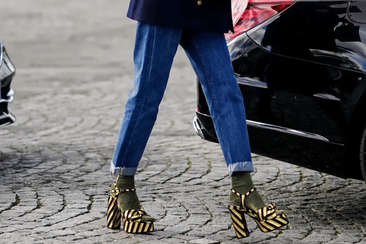 8 Warna Kaus Kaki yang Cocok dengan Jeans Biru, Cek Yuk!