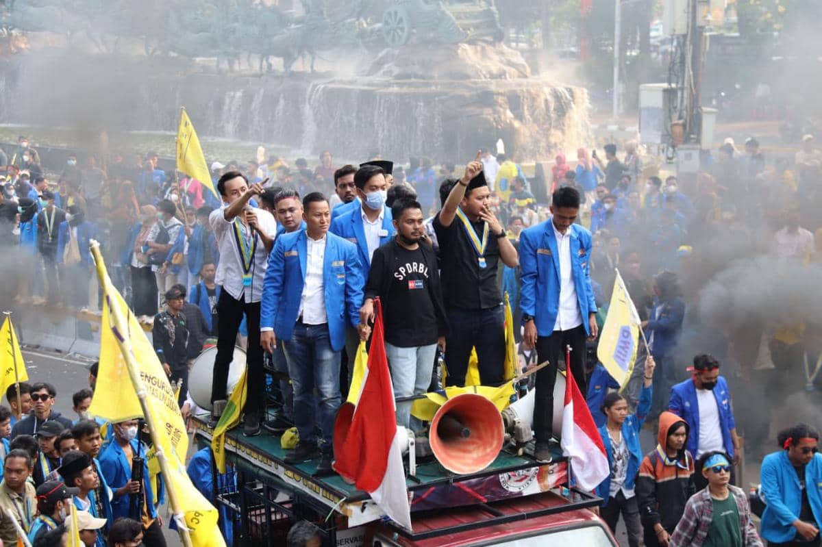 Gas Air Mata Terbuat dari Apa? Cek Kandungan dan Efeknya