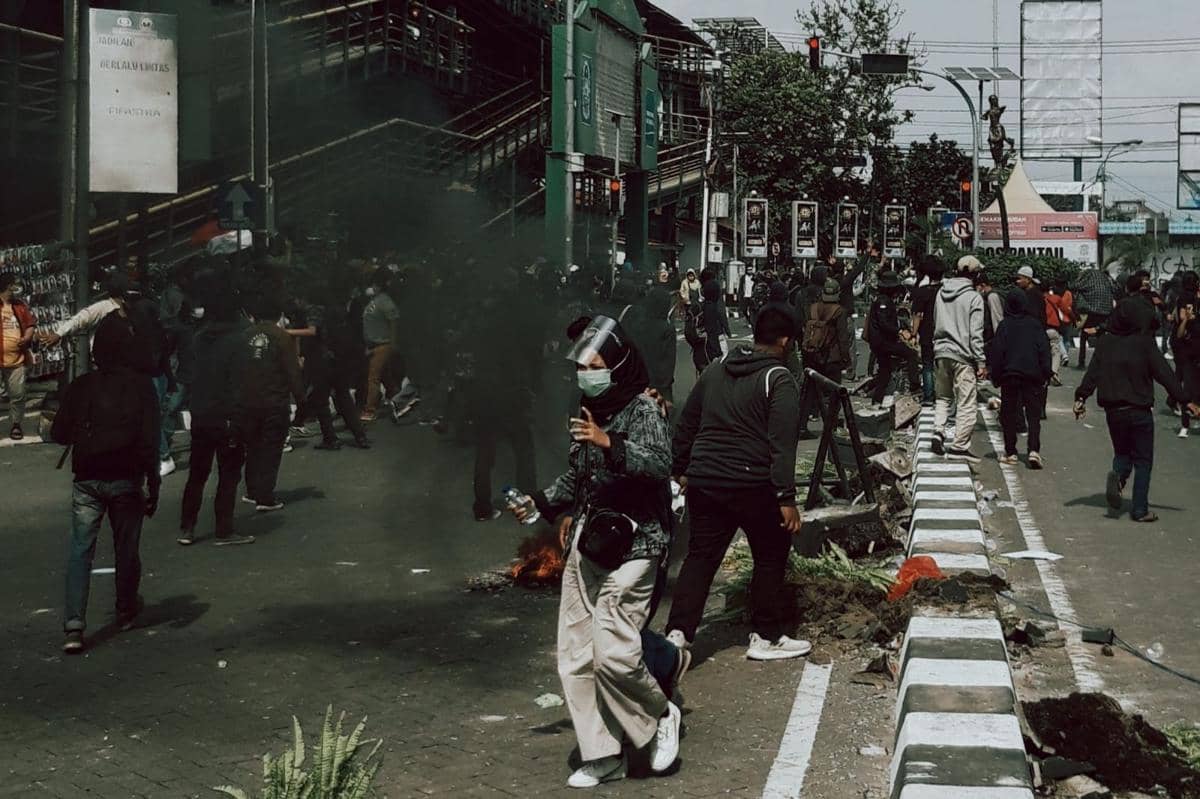 cara mengatasi gas air mata