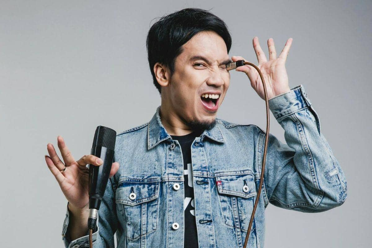 Profil Desta Mahendra