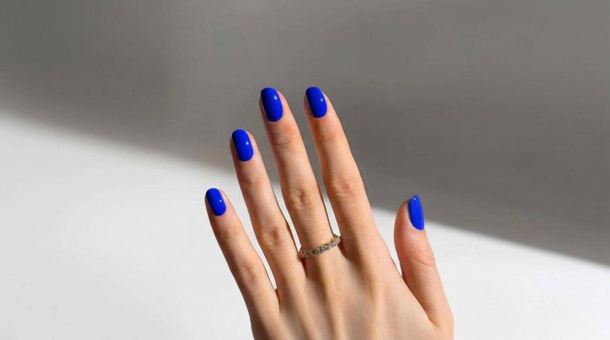 inspirasi nail art warna cobalt blue