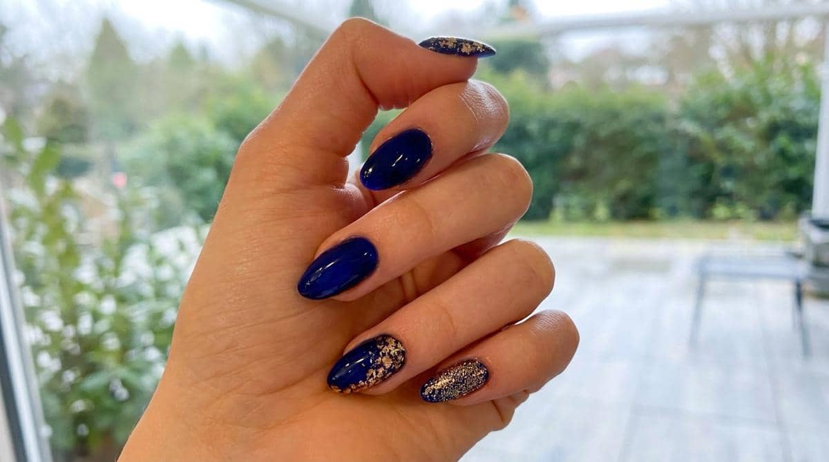 inspirasi nail art warna cobalt blue