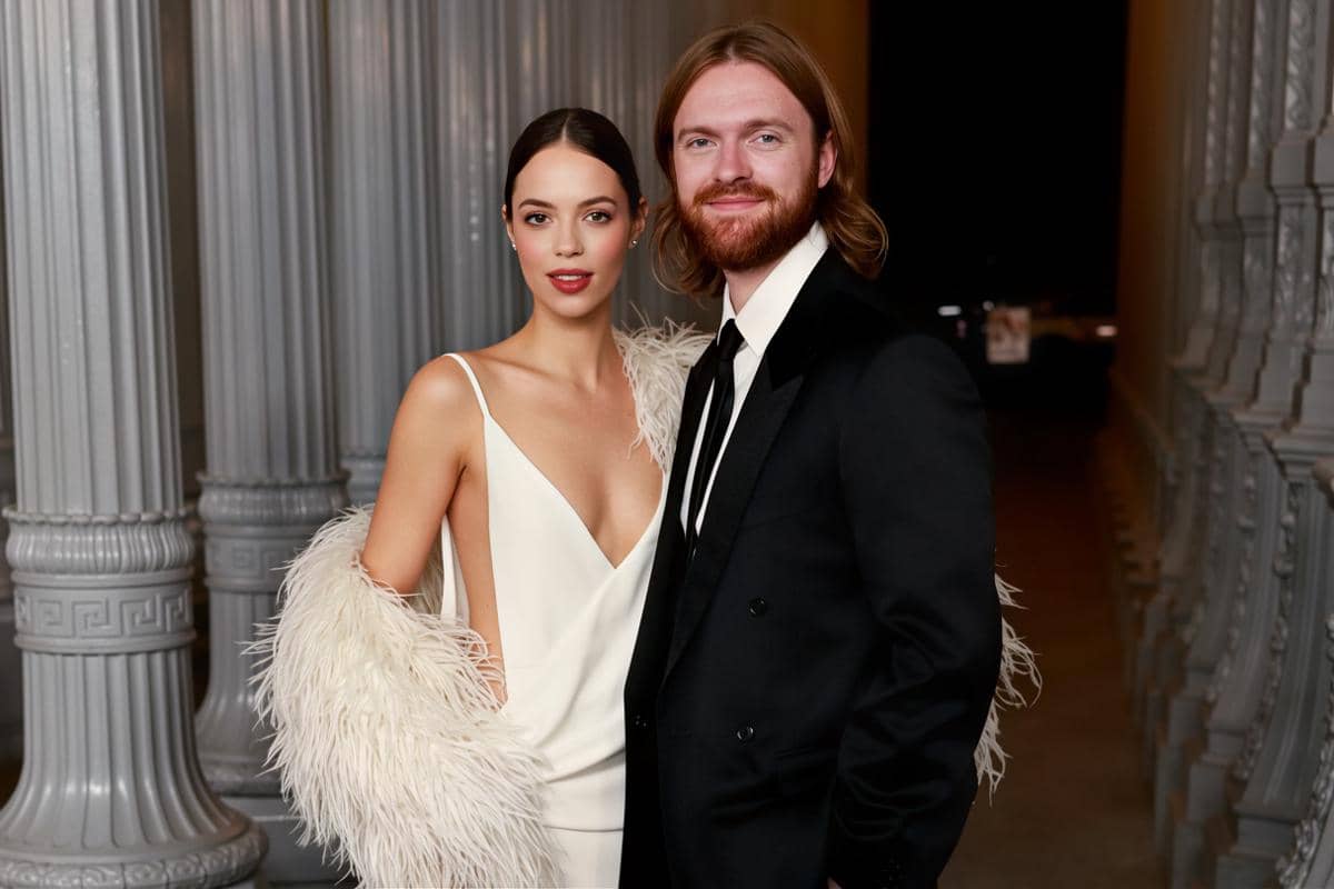 Finneas O'Connell dan Claudia Sulewski Resmi Menikah, Ini 5 Faktanya!