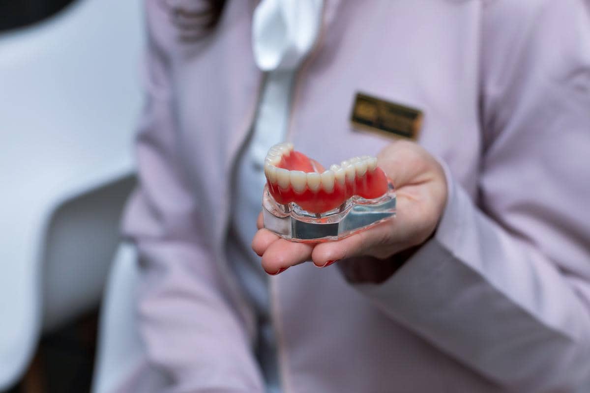 Gigi Tiruan Valplast: Kelebihan, Kekurangan, dan Perawatannya