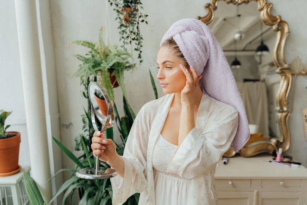 5 Rekomendasi Moisturizer Anti Aging, Kulit Bebas Tanda Penuaan!