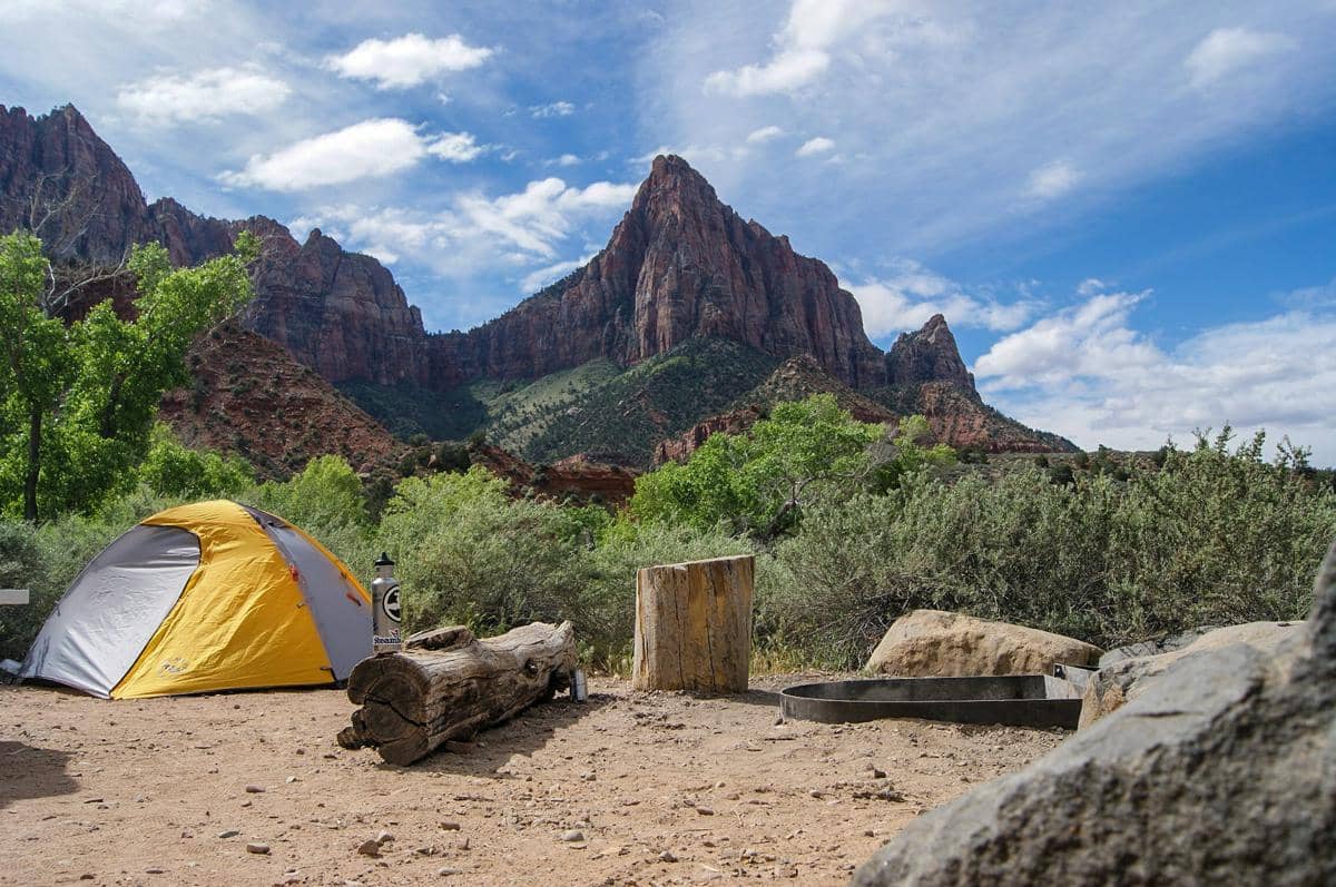 ilustrasi camping