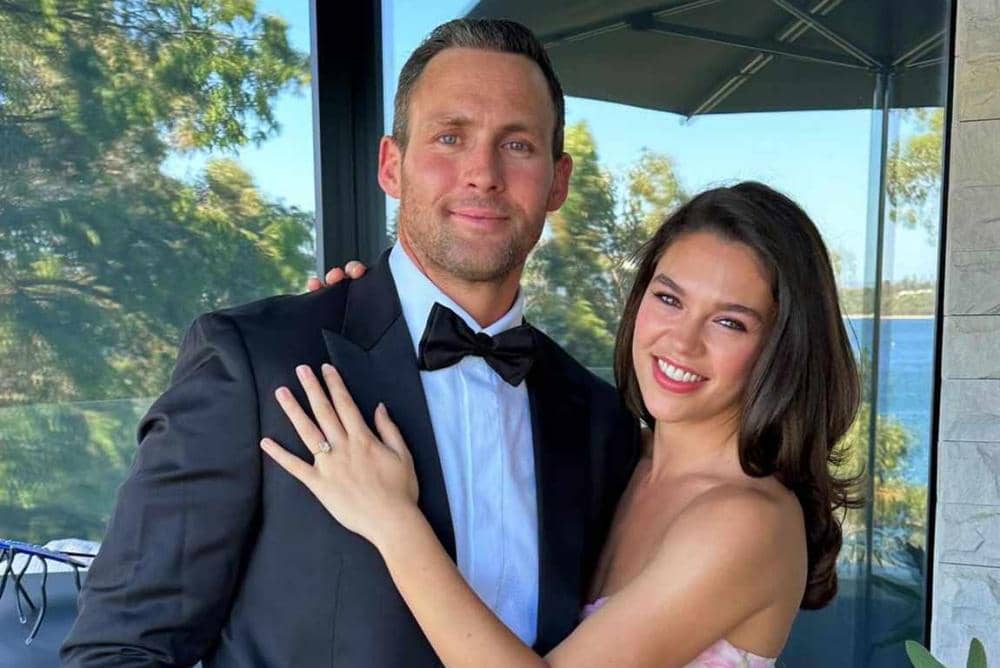 Aktris Bridgerton, Sabrina Bartlett dan Lachie Stewart Resmi Menikah