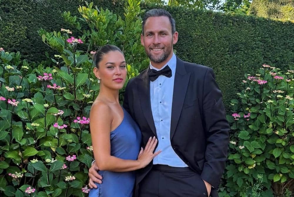 Sabrina Bartlett dan Lachie Stewart Resmi Menikah