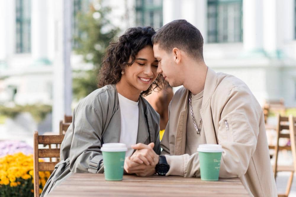 5 Cara Membangun Emotional Intimacy dengan Pasangan, Yuk Dicoba!