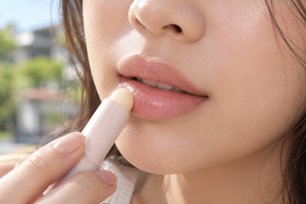 9 Lip Care Terbaik untuk Bibir Hitam, Bantu Tampak Lebih Cerah & Sehat