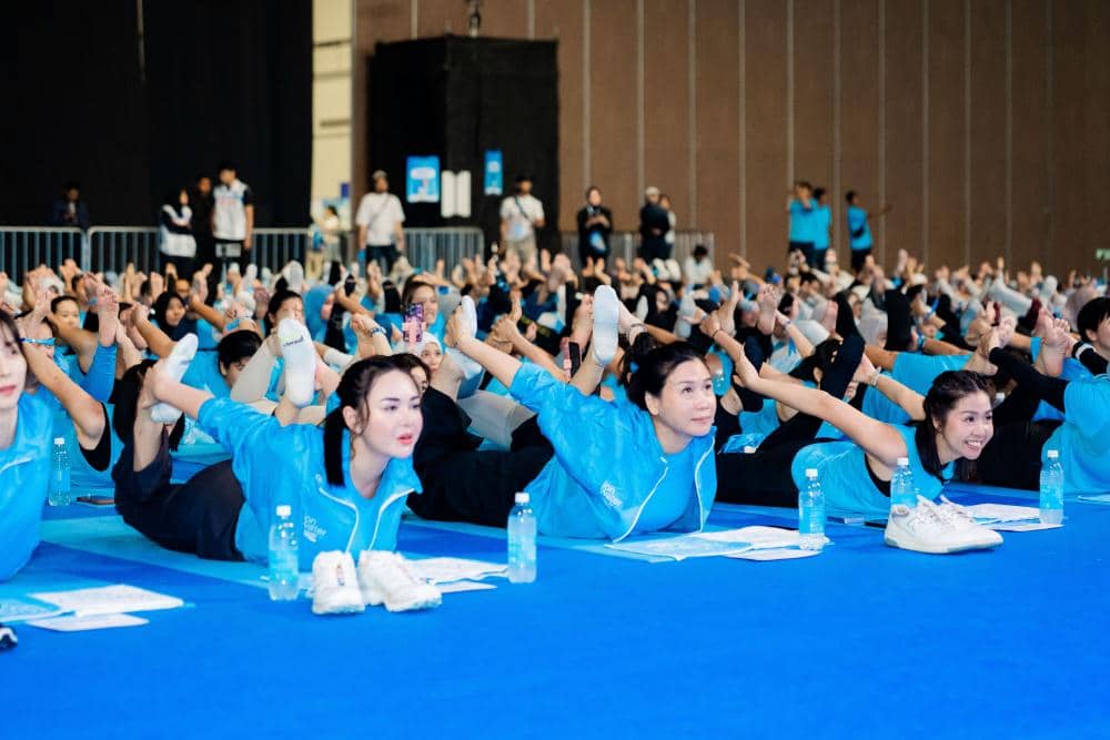 Amanda Manopo_Veronica Tan_mengikuti kelas Yoga di IONATION.jpg
