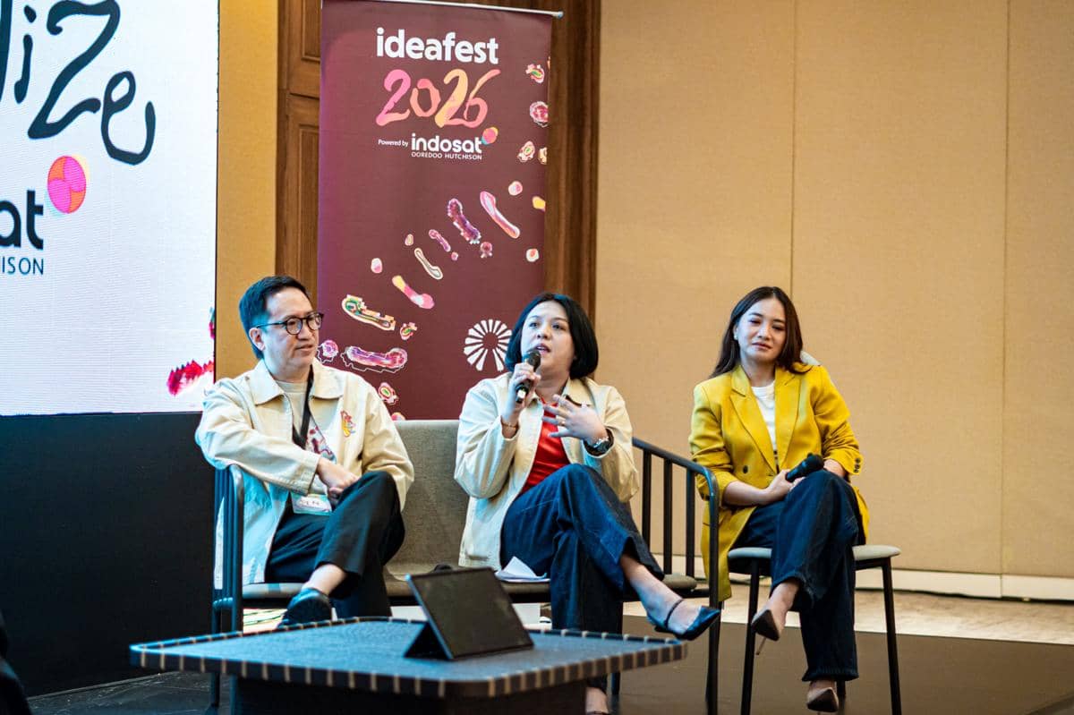 [Ki-Ka] Ben Soebiakto, Co-Chair IdeaFest, Ovidia Nomia, SVP-Head of Corporate Communications Indosat Ooredoo Hutchison, Galih Sulistyaningra, CEO and Co-Founder of Smartick Indonesia.jpg