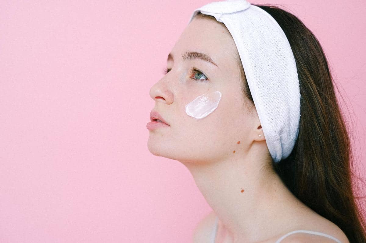 5 Moisturizer untuk Acne Prone Skin, Tak Perlu Khawatir Jerawat!