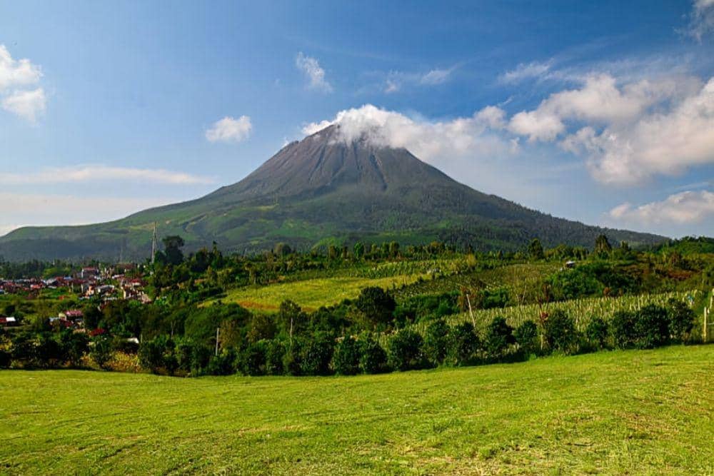 Meletus Bersamaan, Ini Deretan Gunung Berapi Indonesia yang Level Siaga