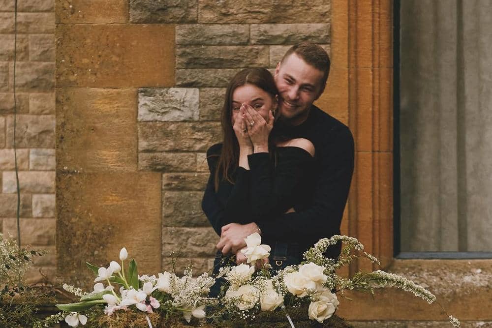 Phoebe Dynevor dan Cameron Fuller