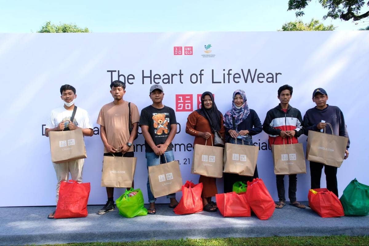 UNIQLO Salurkan Donasi dan Pakaian untuk Berbagai Komunitas