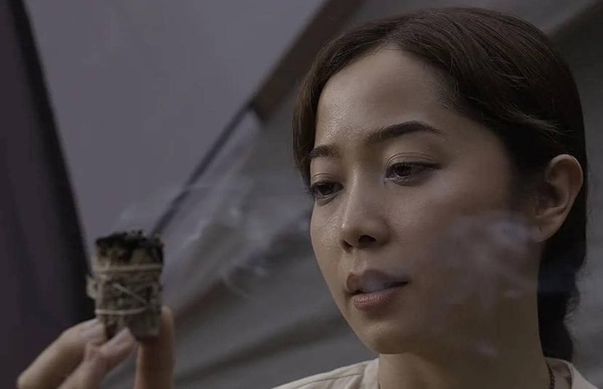 Sinopsis Film Hasut, Rachel Amanda Kesurupan di Tengah Hutan.jpg