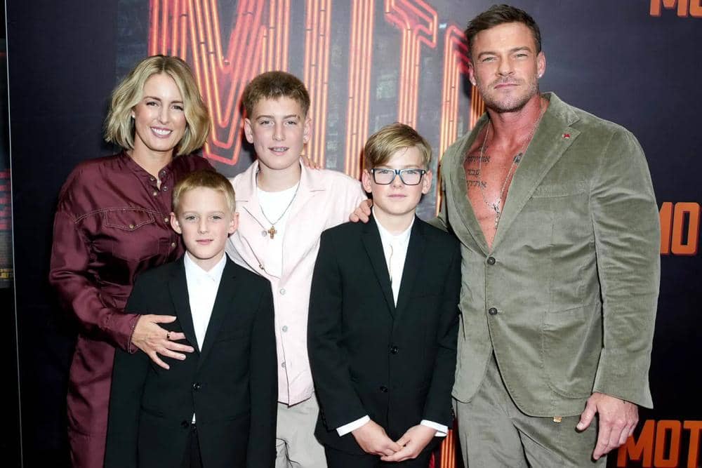 Alan Ritchson dan Istri Berpisah