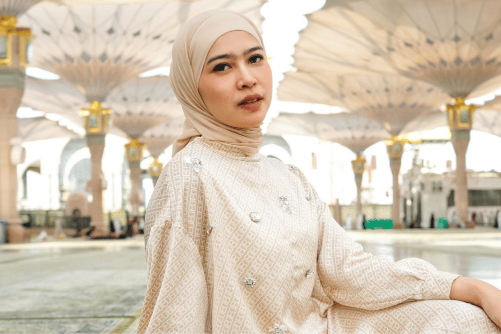 Elegan dan Versatile, Benang Jarum Black Label Hadirkan Monogram Abaya